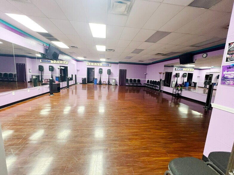 More Photos Of 7430 S 48th St, Phoenix Storefront For Lease