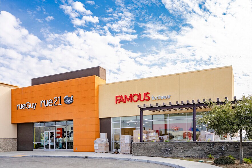 More Photos Of 530 Woollomes Ave, Delano Unknown For Lease