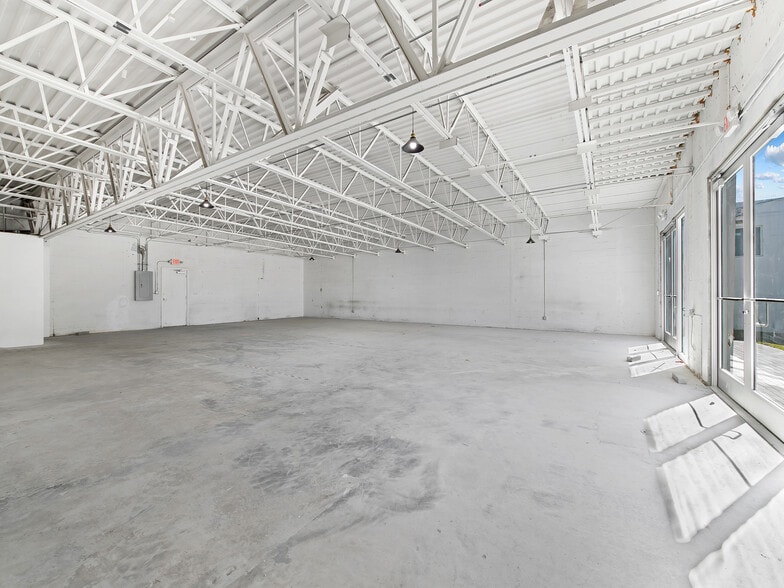 More Photos Of 410-470 NE 1st Ave, Hallandale Restaurant For Lease