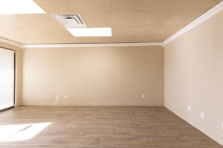More Photos Of 800 Rock Creek Rd, Norman Office For Lease