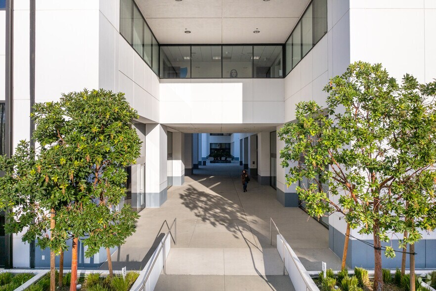 More Photos Of 6300 Canoga Ave, Woodland Hills Office For Lease