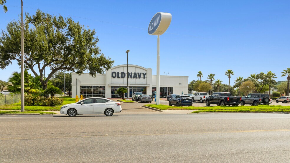 More Photos Of 1815 S 10th St, McAllen Freestanding For Sale