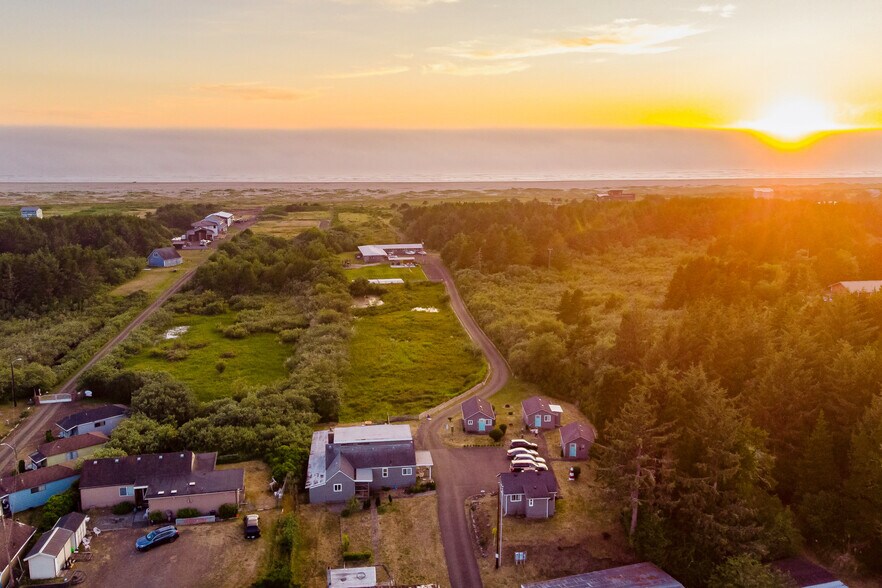More Photos Of 2013 State Route 105, Grayland Hotel For Sale