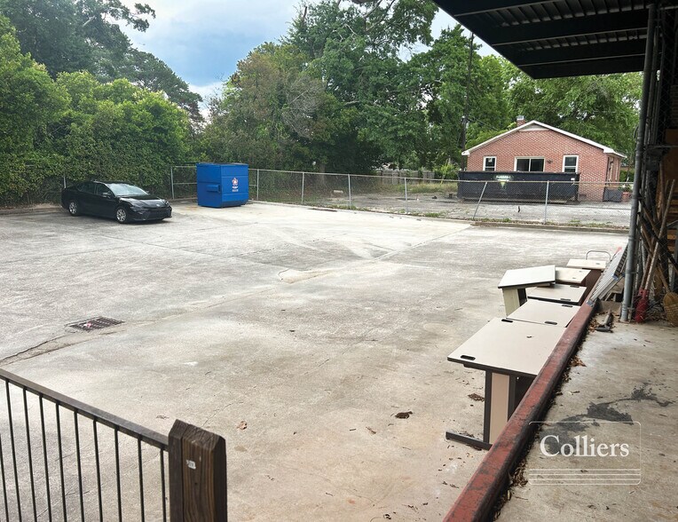 More Photos Of 1105 State St, Cayce Flex For Lease