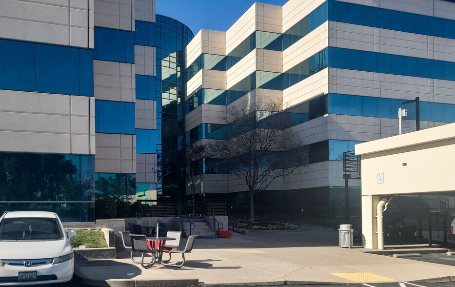 More Photos Of 2180 Harvard St, Sacramento Coworking Space