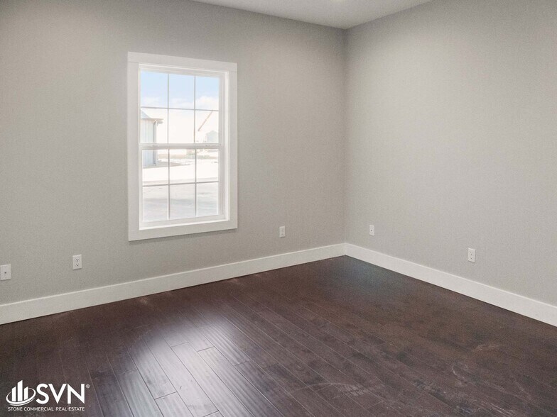 More Photos Of 300 Opportunity dr, Mayfield Warehouse For Sale