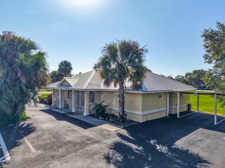 More Photos Of 45 Bryan Ave, LaBelle Medical For Sale