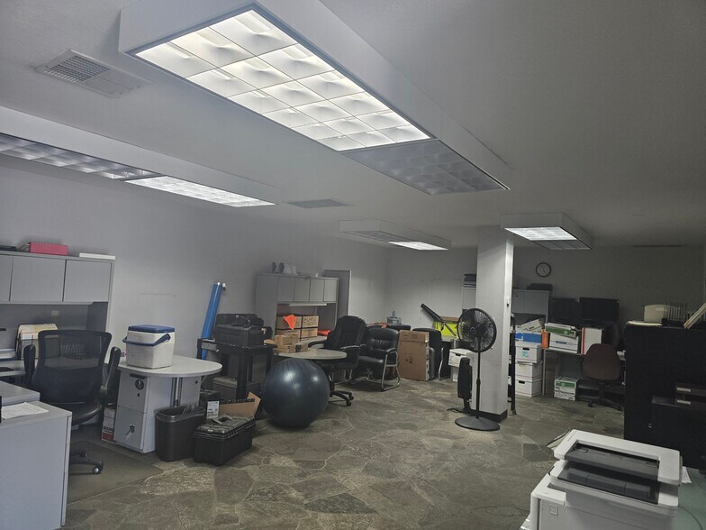 More Photos Of 1240 N Blue Gum St, Anaheim Warehouse For Sale