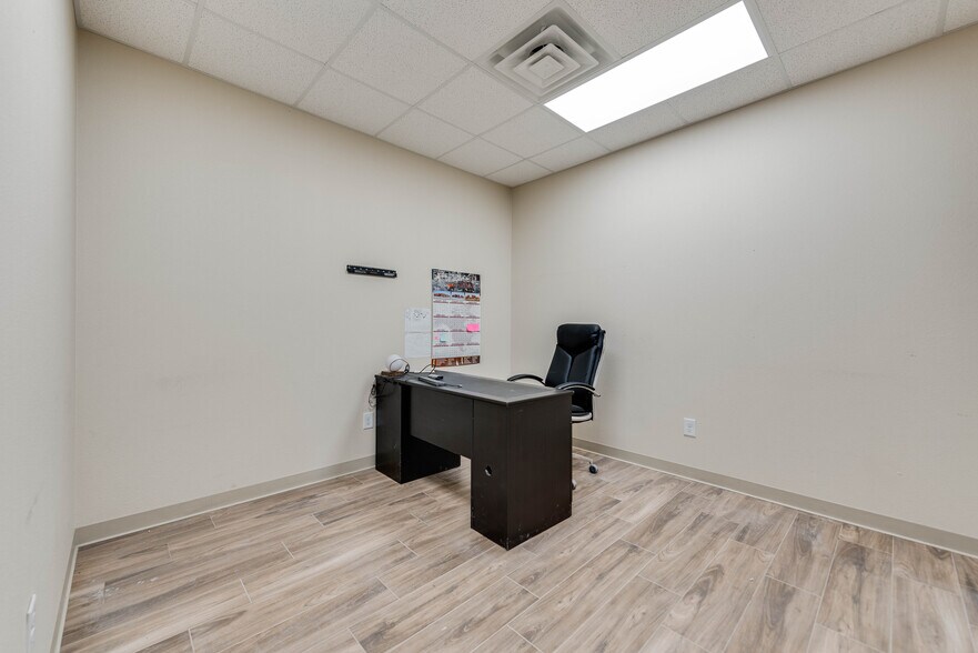 More Photos Of 1610 E County Road 153, Midland Industrial For Lease