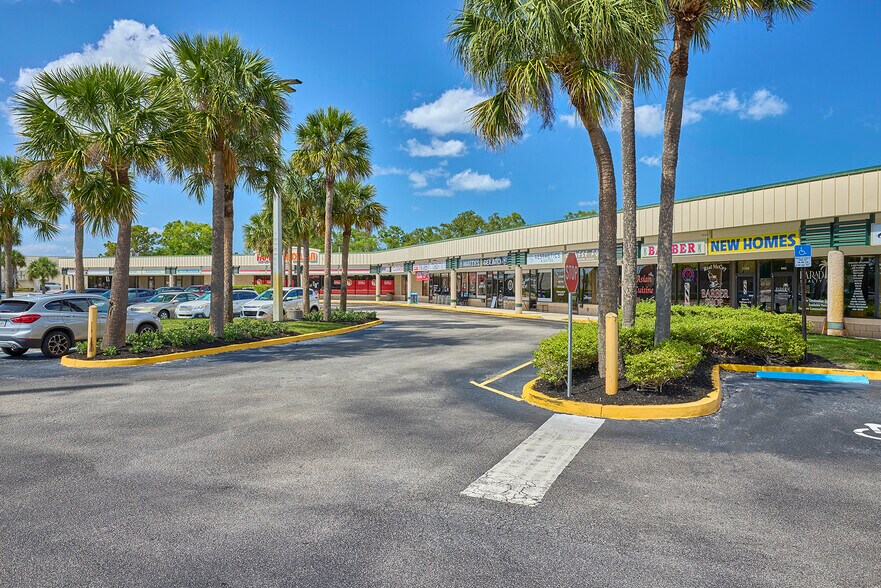 More Photos Of 6001-6197 SE Federal Hwy, Stuart Unknown For Lease
