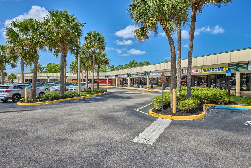 More Photos Of 6001-6197 SE Federal Hwy, Stuart Unknown For Lease
