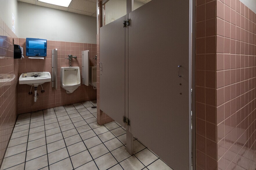 More Photos Of 1 Victor Way, Sharon Warehouse For Sale