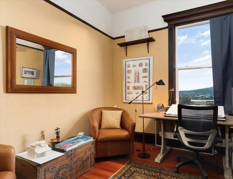 More Photos Of 619 Commercial Ave, Anacortes Storefront Retail Office For Sale