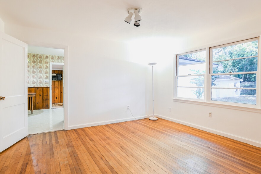 More Photos Of 112 E Derenne Ave, Savannah Office For Sale