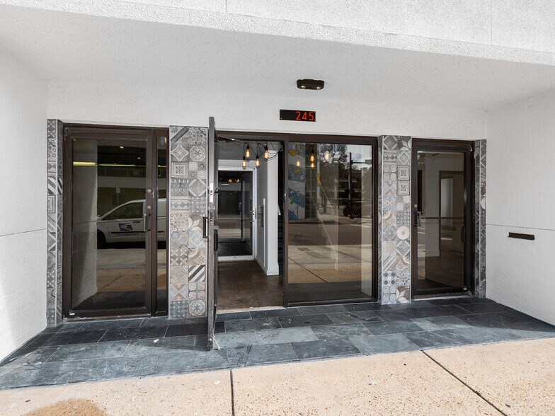 More Photos Of 245 E Adams St, Jacksonville Loft Creative Space For Lease