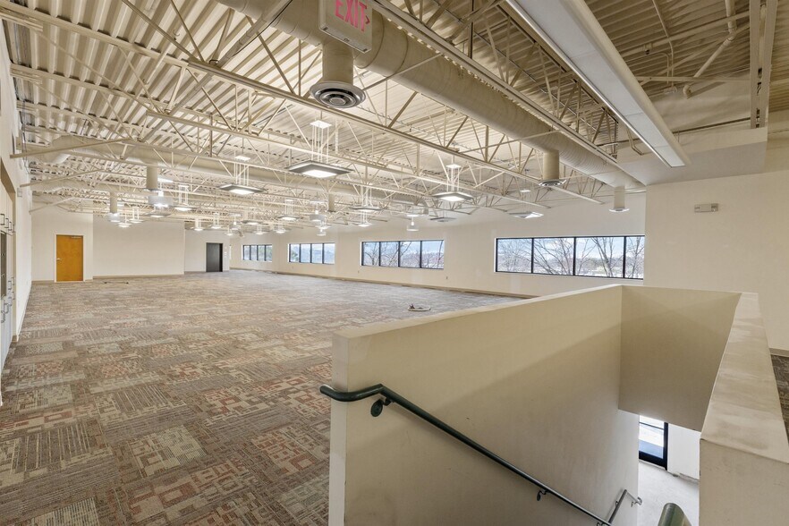 More Photos Of 1820 Midpark Rd, Knoxville Light Distribution For Lease