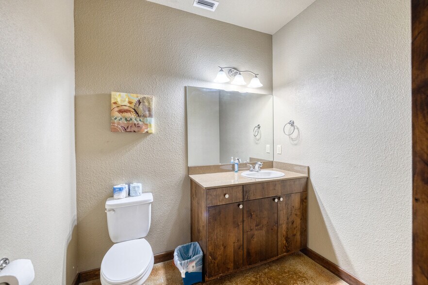 More Photos Of 16 Mountain Laurel Ln, Concan Hospitality For Sale