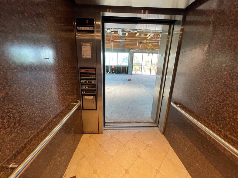 More Photos Of 500 SE Osceola St, Stuart Medical For Sale