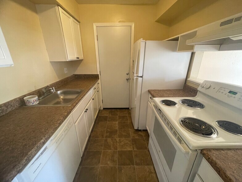 More Photos Of 1093 Del Rio Circle, Concord Apartments For Sale