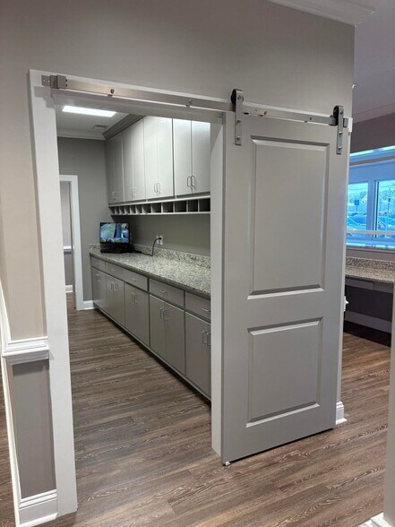 More Photos Of 8316 Rivers Ave, North Charleston Office For Lease