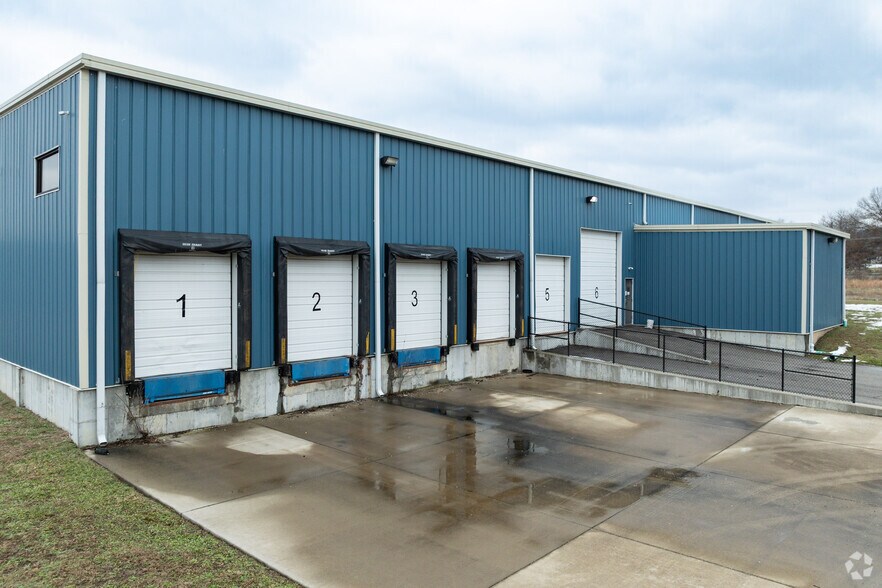 More Photos Of 3650 W Industrial Dr, Louisiana Manufacturing For Sale