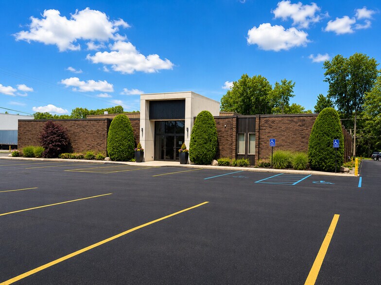 Primary Photo Of 1979 Holland Ave, Port Huron Medical For Lease