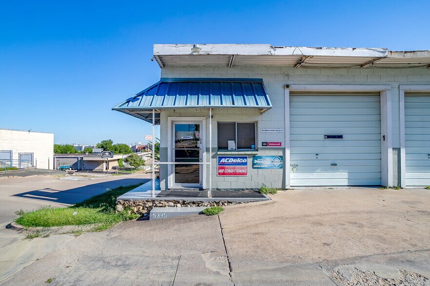 More Photos Of 5323-5325 Woodway Dr, Fort Worth General Retail For Sale