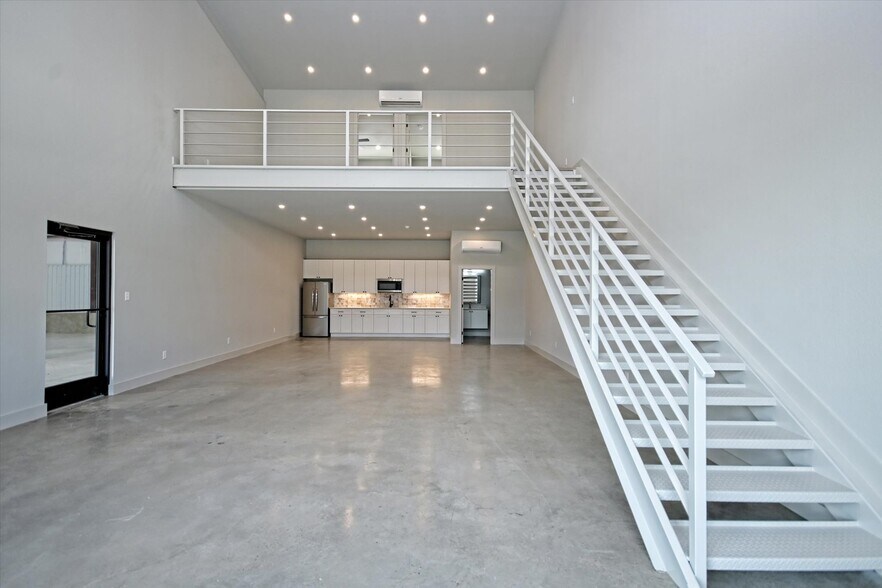 More Photos Of 451 Farrell Rd, Dripping Springs Light Distribution For Sale