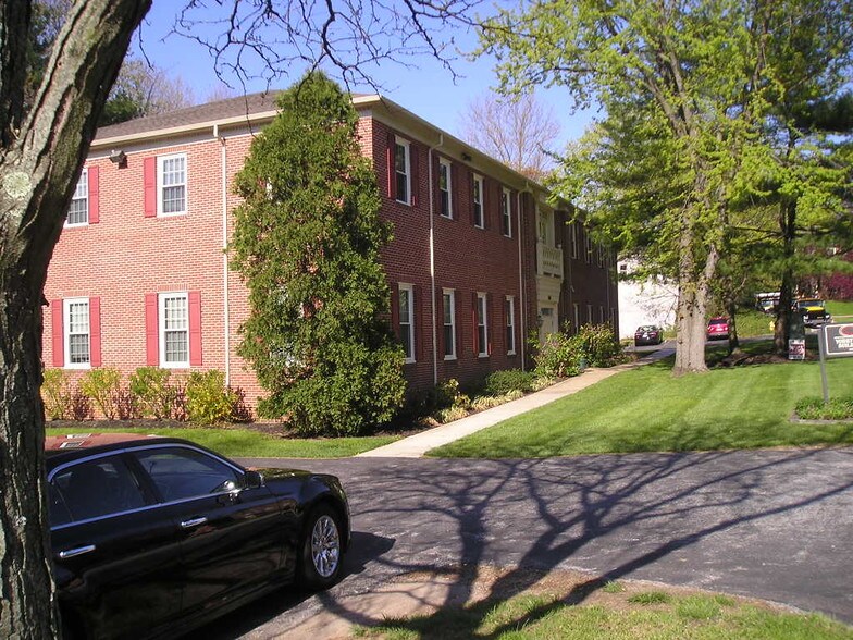 More Photos Of 105 Chesley Dr, Media Office For Lease