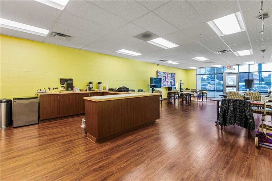 More Photos Of 1900 Belt hwy, Saint Joseph Department Store For Sale