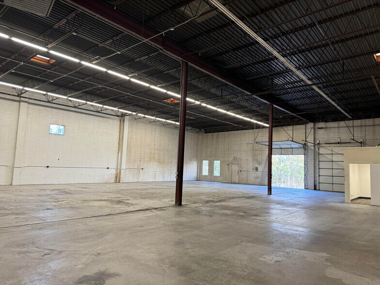 More Photos Of 2610-2628 S Zuni St, Englewood Warehouse For Lease