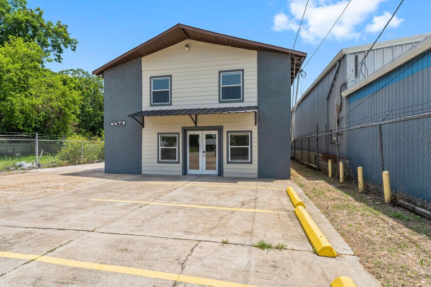 More Photos Of 6640 W Montgomery Rd, Houston Office For Sale