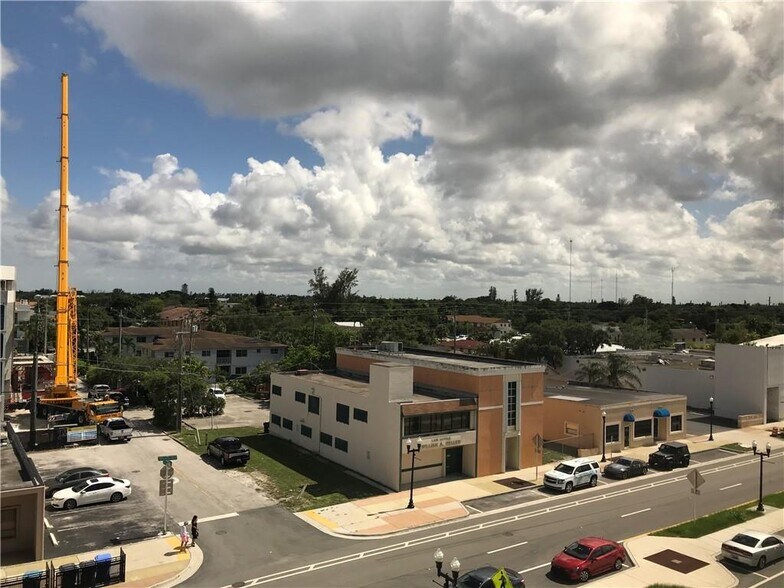 More Photos Of 2131 Hollywood Blvd, Hollywood Office Residential For Lease