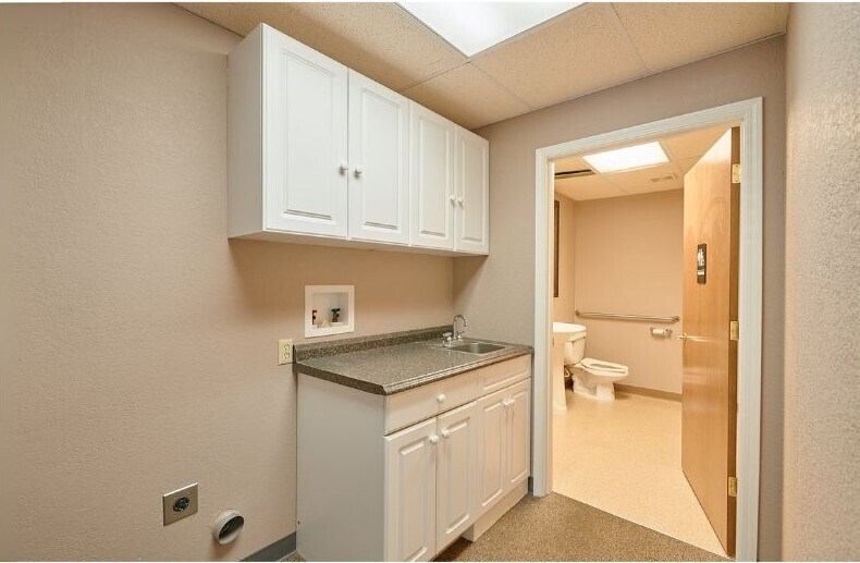 More Photos Of 2316 E Portland Rd, Newberg Storefront Retail Office For Sale