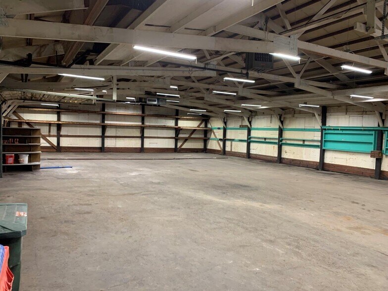 More Photos Of 201-205 W Saint Louis Ave, East Alton Warehouse For Lease