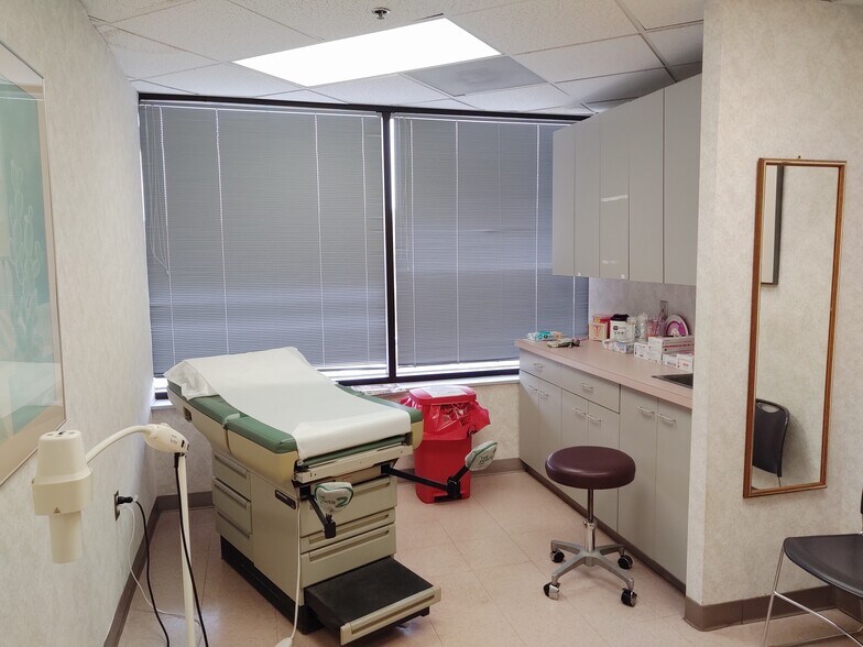 More Photos Of 7350 Van Dusen Rd, Laurel Medical For Sale