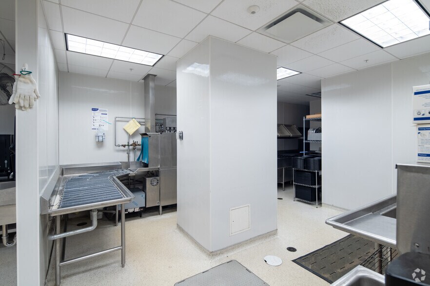 More Photos Of 1600 McConnor Pky, Schaumburg Office For Lease