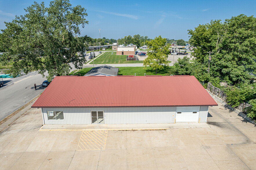 Primary Photo Of 721 W Jackson St, Mexico Showroom For Lease