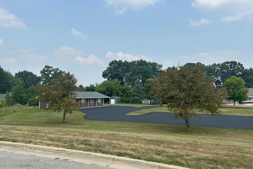 More Photos Of 109 S Greenville West Dr, Greenville Light Manufacturing For Sale