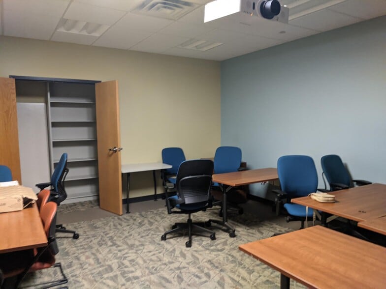More Photos Of 94 New Karner Rd, Albany Office For Lease