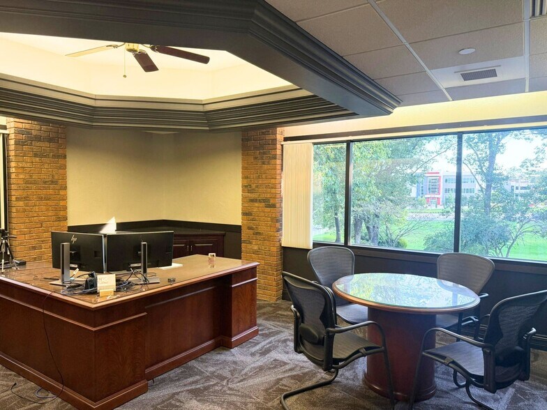 More Photos Of 3801 E Sunshine St, Springfield Office For Sale