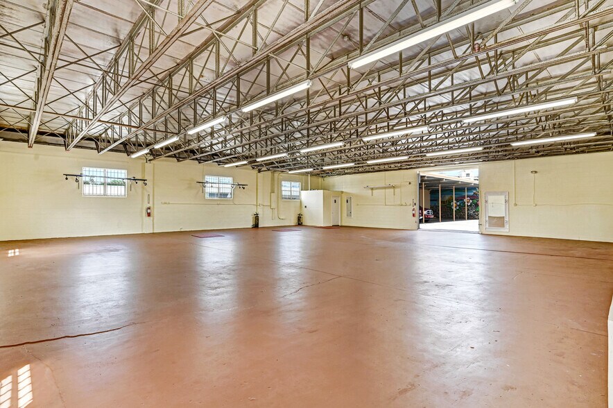 More Photos Of 117-137 Hughlett Ave, Cocoa General Retail For Sale
