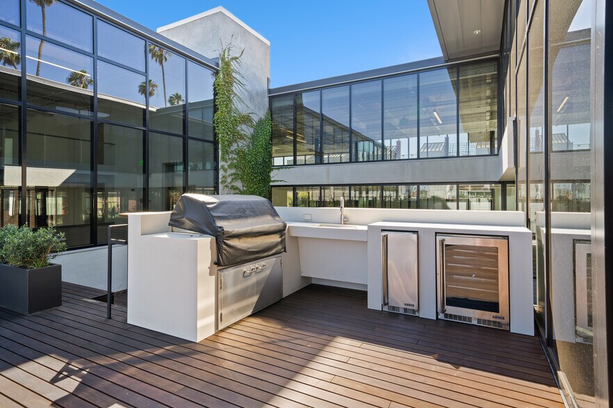 More Photos Of 1221 Colorado Ave, Santa Monica Office For Sale