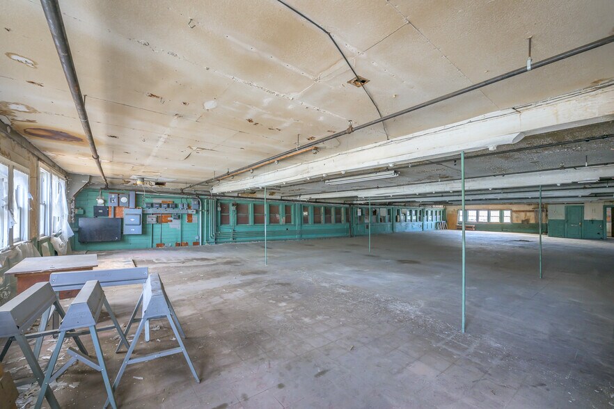 More Photos Of 515 Columbia St, Hudson Warehouse For Sale
