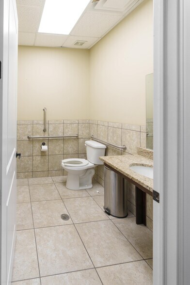 More Photos Of 2441 S 1560 W, Woods Cross Manufacturing For Lease