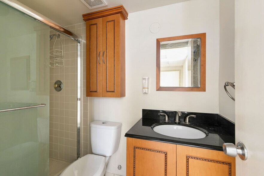 More Photos Of 12429 W Dixie Hwy, North Miami Medical For Sale