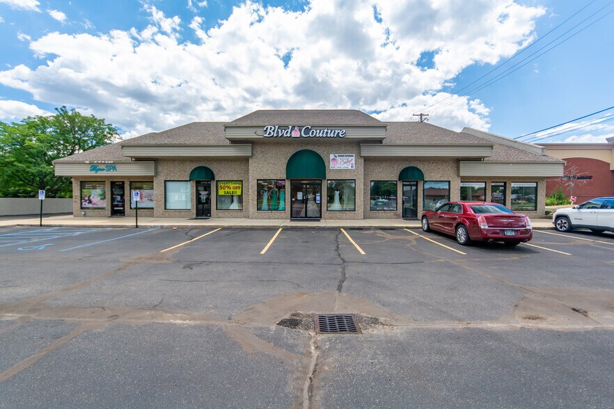 More Photos Of 8070-8078 21 Mile Rd, Shelby Township Office For Lease