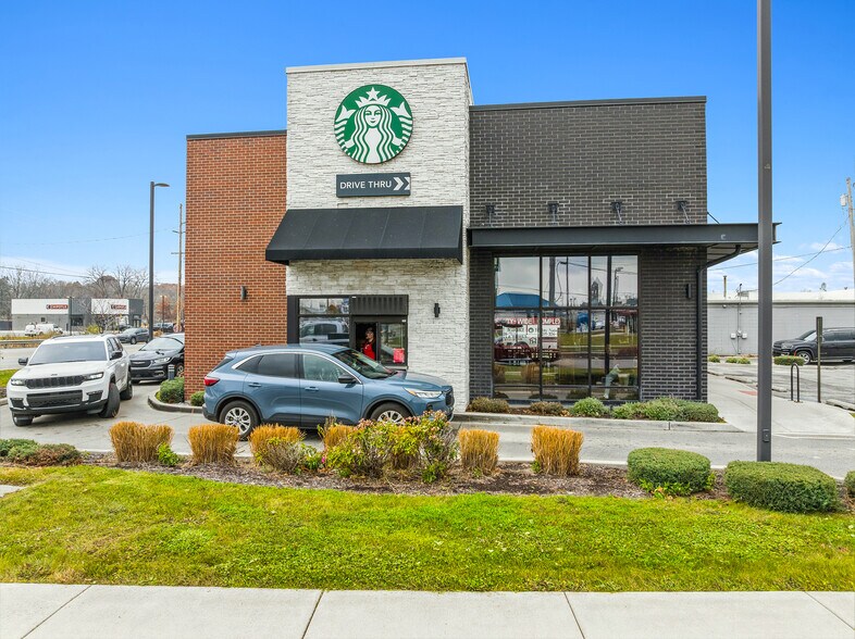 Primary Photo Of 105 Pine Lake Ave, La Porte Freestanding For Sale