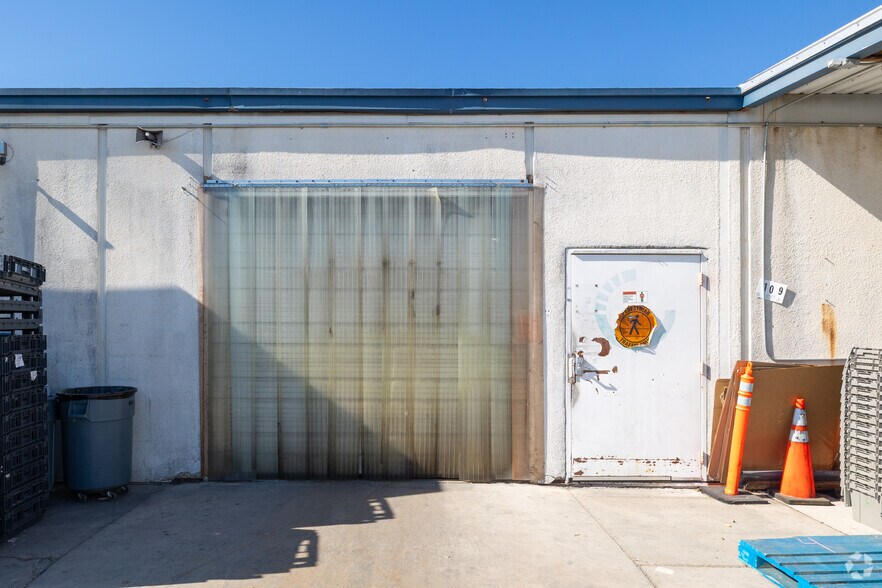 More Photos Of 3410 Steen St, San Antonio Distribution For Sale