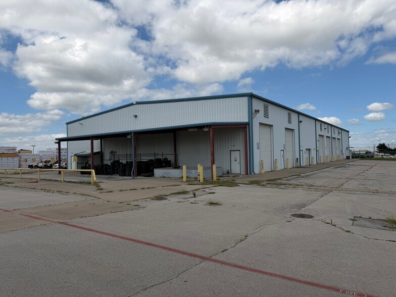 More Photos Of 3701 Windmill Rd, Cleburne Manufacturing For Lease